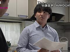 esposa cede al antojo de creampie del suegro