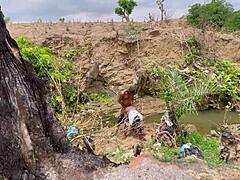 Дебела BBW с огромни цици и голяма путе ебана на открито в гората