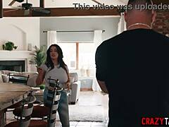 מורה מילף גסה שרה הערבייה ציצים ענקיים מקבלת זיון קשה מזין ענק