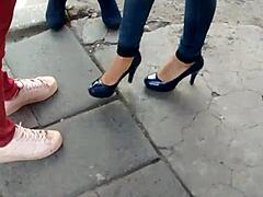 하이힐 신은 섹시 공주 몸매 제대로 숭배받는 거 보고 싶어?