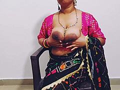 Desi indiai mostohaanyuka nedves puncáját kinti lépfia keményen szétbaszva!