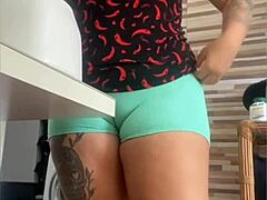 japonesa flaunts her massive swollen pussy and huge ass teasingly