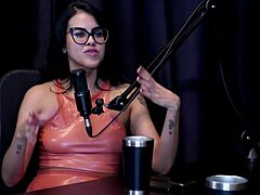 casal kaliente turned escorts met clueless guy scared of 200kg client