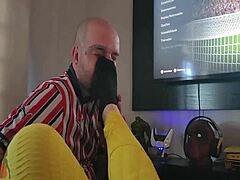 cuck hubby cleans creampie surprise from my gym pussy lick without noticing