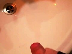 pau de 20cm latejando gostoso na punheta