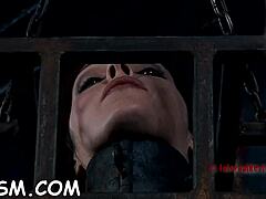 wow spank this european slut's pussy in sadomasochism game!