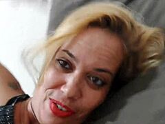 Pornstar milf blonde with tattoos GETS ANAL plug during TATUAGEM on big ass