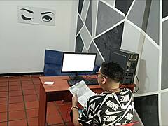 el no esperaba compańía pero su hermanastra tenía planes intensos con su pussy y creampie??