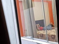 mi vecina colombiana caliente cabalga polla dura de su novio en skirt upskirt voyeur action