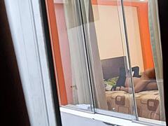 mi vecina colombiana caliente cabalga polla dura de su novio en skirt upskirt voyeur action