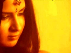 Exotic oriental babe shakes her sexy teasing belly dance so hot!