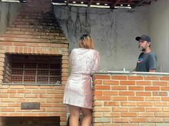 A patroa tricks the pedreiro into fixing toilet just to fuck him alone in bathroom