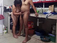 mi suegra gorda quiere verga de perrito en la cocina despues de paja?