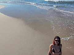você aguenta essa latina peituda na praia? 