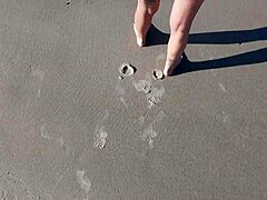 você aguenta essa latina peituda na praia? 