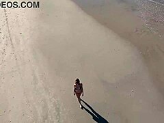 você aguenta essa latina peituda na praia? 