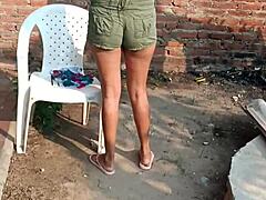 hermanastra caliente con short sexy... esas nalgas piden polla! rapidito antes q llegue roberto??