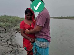 bangladeshi bowdi hangs out with boyfriend in open spot