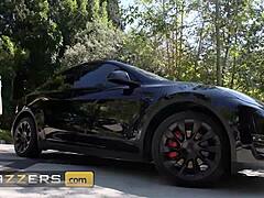 Manuel ignores wife to devour delivery girl Lexi Lore's shaved pussy instead