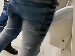 DEI O CU NO BANHEIRO DA ESCOLA PRA 2 PROFES!