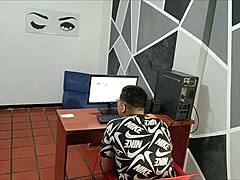 me follando a la criada en la oficina... no savia que era la hermanastra de mi pana!