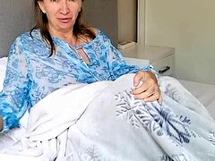 holiday mornin' with this busty mature mommy... her saggy natural tits and juicy ass are your perfect early gift, wanna unwrap?