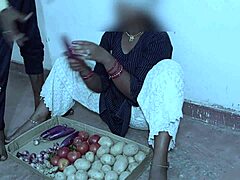 Sabji Wali Bhabhi Enjoys Close-Up Missionary and Doggystyle Masti Sex