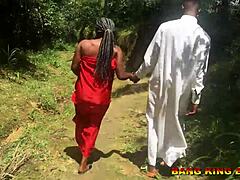 प्रिस्ट अफ्रीकन फॉरेस्ट में बिग ब्लैक मॉन्स्टर से टेम्पटेशन में सरेंडर करता है