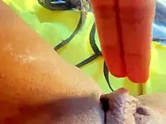I’m obsessed with this hot Greluda getting off with her fingers in public, so wild!
