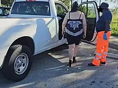 Uklízeč ulic má péro vyčištěné mým jazykem veřejně v autě