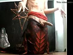 Dark Siren M Harlot Sucks Monster Cock