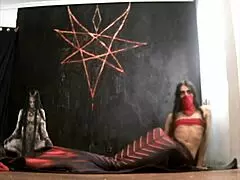 Dark Siren M Harlot Sucks Monster Cock