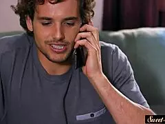 Milf na ježdění ptáka bere velký kůl v cowgirl zblízka s glamour tabu akcí