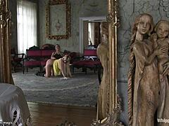 큰 엉덩이 금발 걸레가 지배당하고 엉덩이 세게 박힘