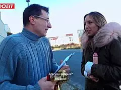 Saksalainen Kim Davis himoitsee kovaa panoa bussissa