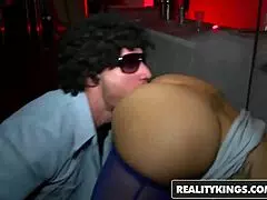 milf hunter dulce levi cash begs for blowjob and cumshot