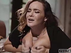 O čoveče, ne mogu da verujem koliko sam opsednut ogromnim kurcem mog suseda kao ova usamljena udovica Natasha Nice