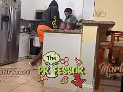 behind the scenes with divine at hipknockerz com