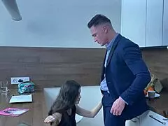 Hej, hočeš videti, kako sem vzela analno devištvo te najstnice 18+?