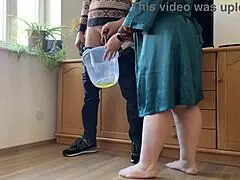 Soacra mea ia urina mea într-o compilație sălbatică și perversă!