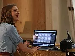 נערה קטנה 18+ מרגישה תענוג אינטנסיבי אחרי 69 וזיון