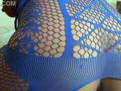 Чёрт! Французская мачеха позволяет возбуждённому пасынку исследовать её тугое тело