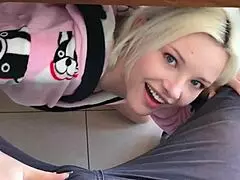 Doegirls - Kendra Cole roztiahne tesnú mokrú piču