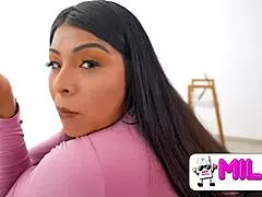 Tutorial de como follar a una vendedora ambulante informal kari tiene 20 años y mueve rico ese culo espectacular peruana cachera 😎