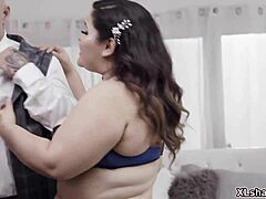 Guarda questo quartetto selvaggio con le BBW Karla Lane e Mazzaratie Monica che condividono un cazzo