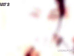 Monika Wild og Lydia Black går villt til med dyp anal og fisting