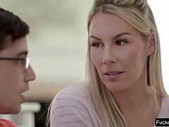 Busty pianolærer blir frekk med eleven