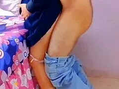 joven estudiante me la chupa hasta correrme en su boca de inocente putita real casero amateur