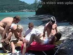 Настоящая публичная оргия на немецком пляже с минетом и аналом