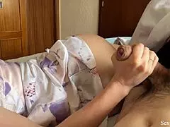 Vibes famille nudiste avec Leana Lovings et Kendra James à la plage. Sauvage de voir action mouillée première fois !